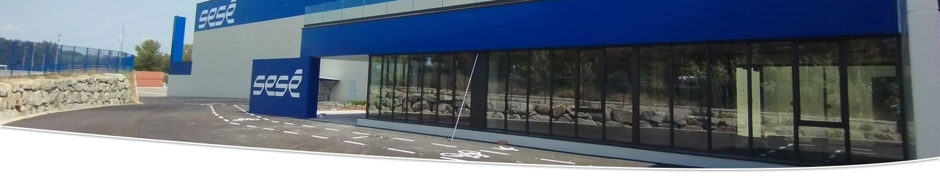 Instal·lació de fusteria d'alumini i PVC i vidres a mida Instal·lació de fusteria d'alumini i PVC i vidres a mida a Tordera